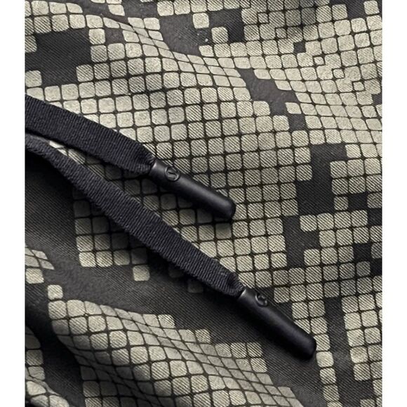 Lululemon Jet Crop Slim Luxtreme 4 Snake Print Green Pull On Joggers - Picture 6 of 7